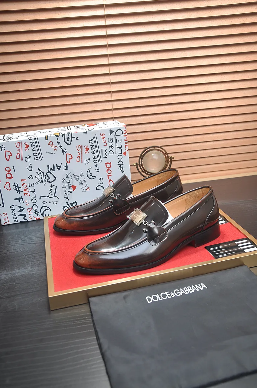 Men's men's shoes 💰500💶🌲 DG top 🔍🔍Men's new leather shoes 🚹 are on sale at the same time at the counter ⚠The uppers are imported cowhide from Italy, the entire imported cowhide lining, imported accessories 💪💪, completely 1⃣️ vs 1⃣️ replica 🇮 🇹💪💪, ⚠Sole: The original sole is specially provided by the original factory, the exclusive movable molded sole is super comfortable, ⚠The original factory follows the order, 🔍🔍high quality, you can enter and exit the counter at will, welcome to compare ⚠Size: 38-44 (45 customized)